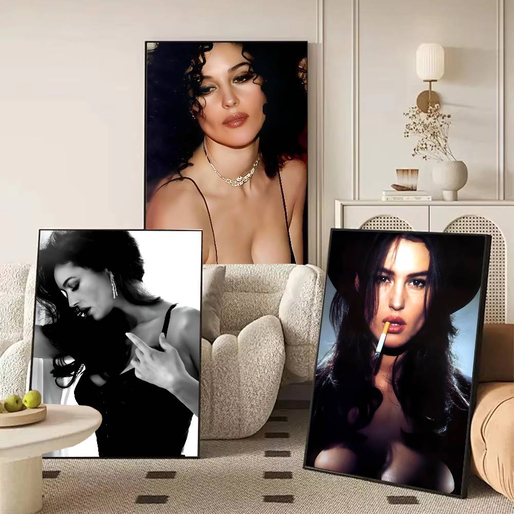 Monica B_Bellucci, Poster aus  – Home Decor Magazine Bewertung und Preis